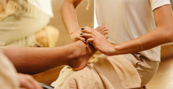 Reflexológia: mit tud a talpmasszázs, és kinek érdemes kipróbálnia?